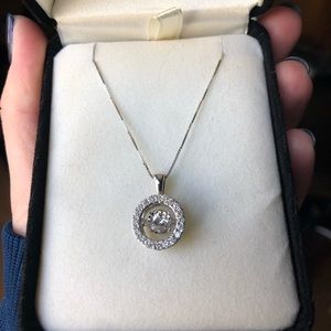 Diamonds in Rhythm necklace in white gold